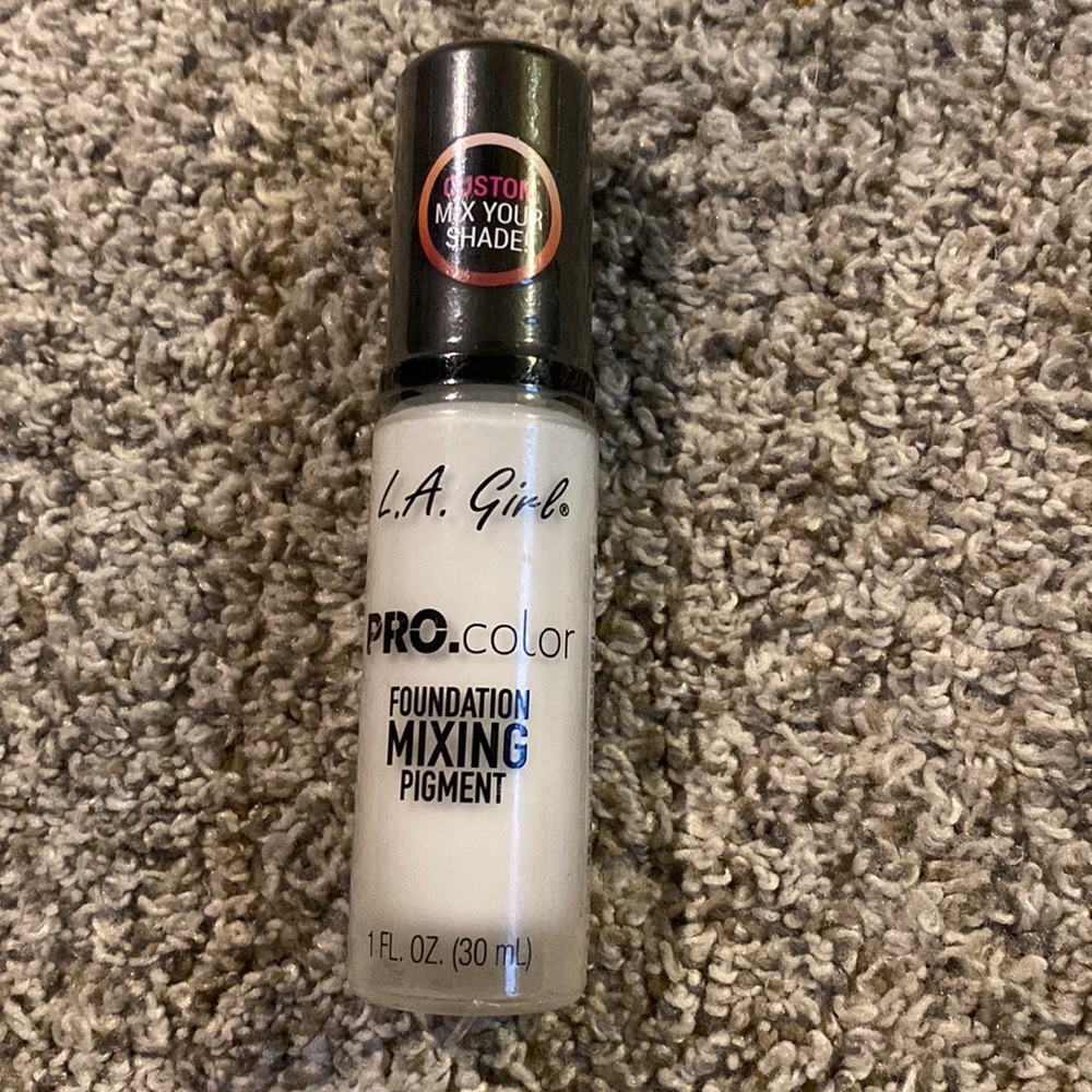 2 L.A. Girl Pro Color Foundation Mixing Pigment-WHITE *free item with purchase.
